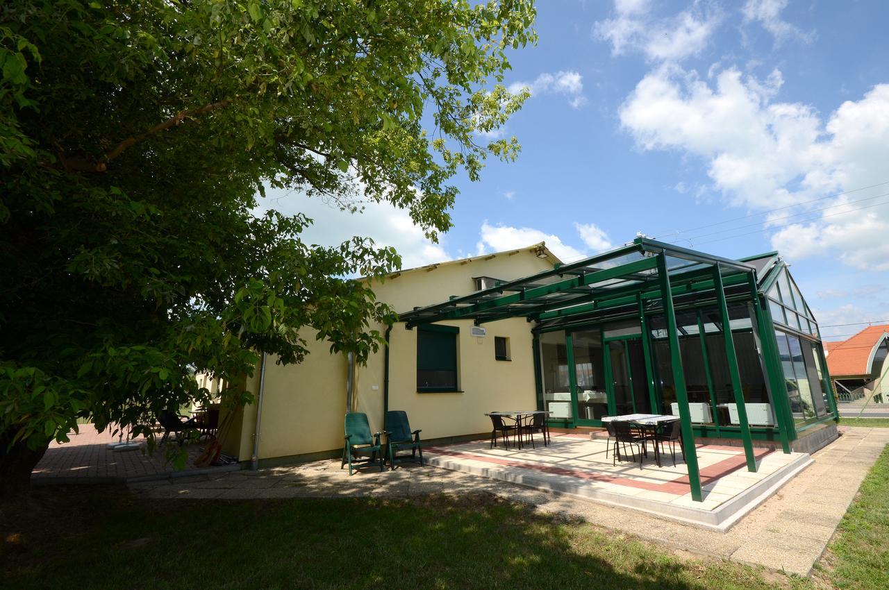 Szarszo Panzio Bed & Breakfast Балатонсарсо Екстериор снимка
