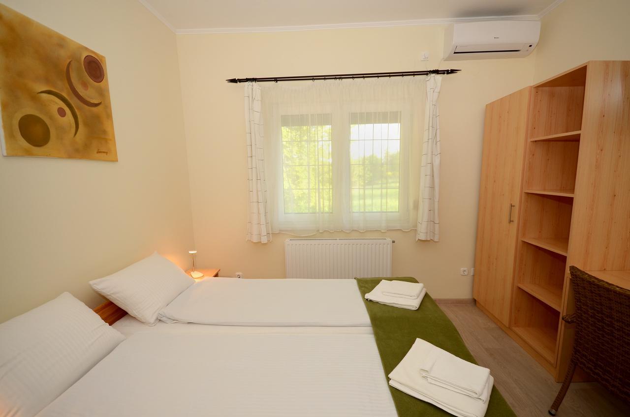 Szarszo Panzio Bed & Breakfast Балатонсарсо Екстериор снимка