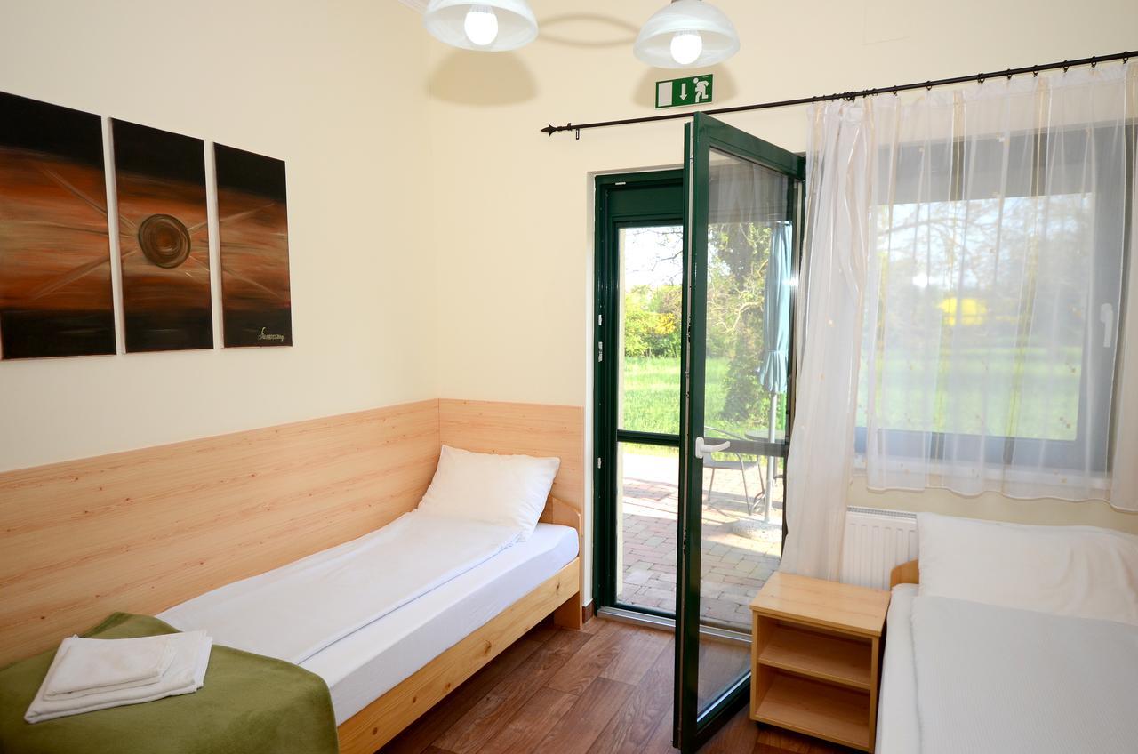 Szarszo Panzio Bed & Breakfast Балатонсарсо Екстериор снимка