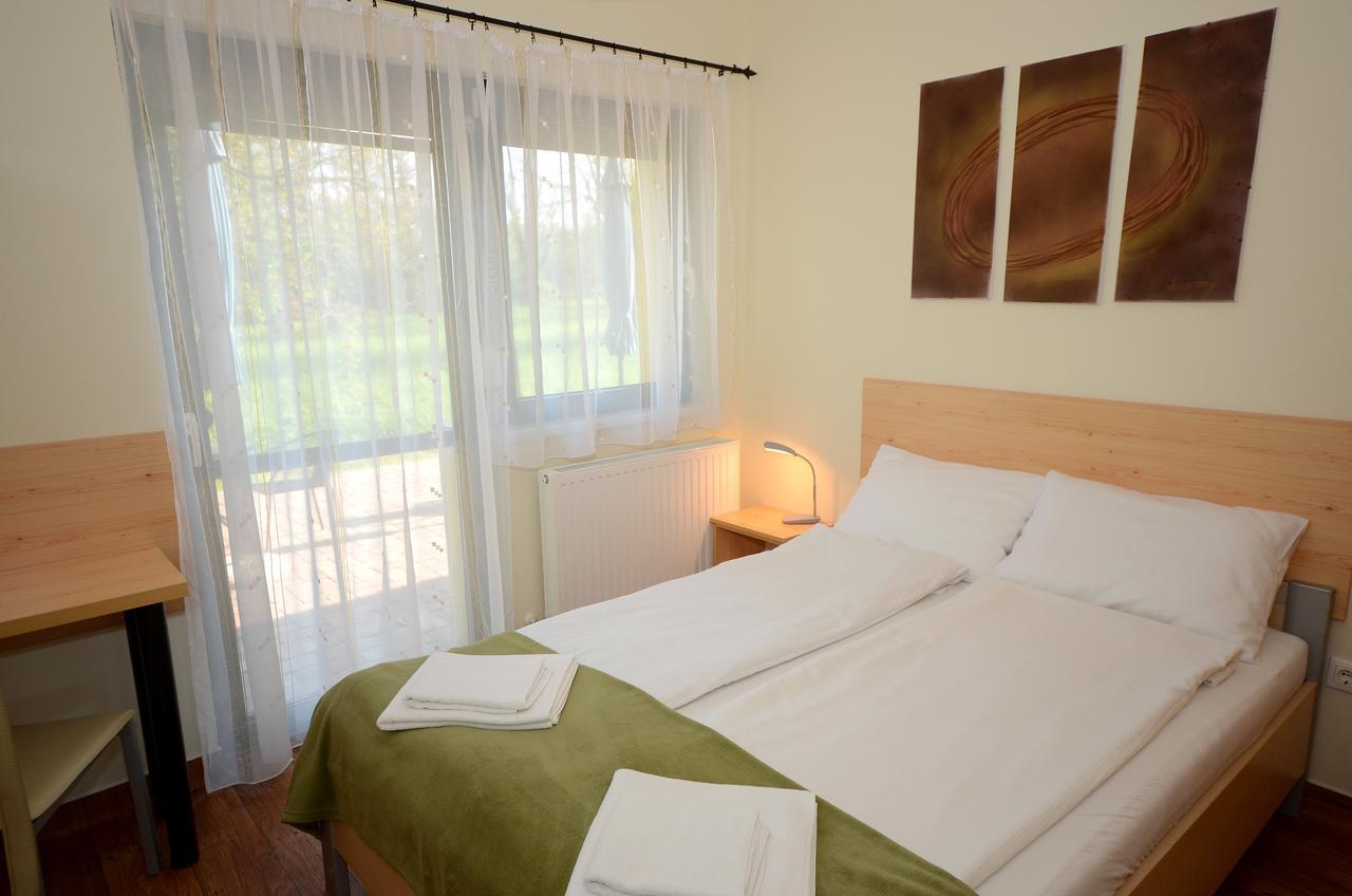 Szarszo Panzio Bed & Breakfast Балатонсарсо Екстериор снимка