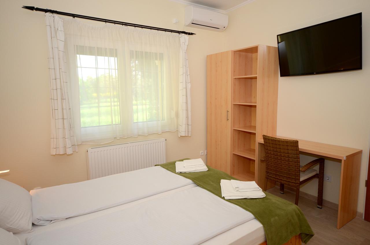 Szarszo Panzio Bed & Breakfast Балатонсарсо Екстериор снимка