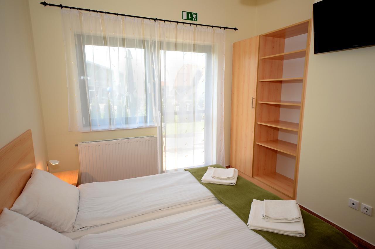 Szarszo Panzio Bed & Breakfast Балатонсарсо Екстериор снимка