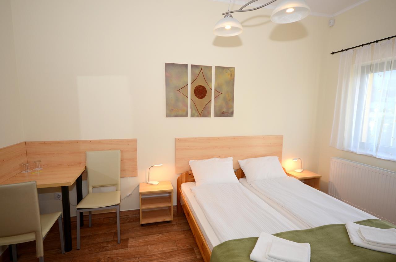 Szarszo Panzio Bed & Breakfast Балатонсарсо Екстериор снимка